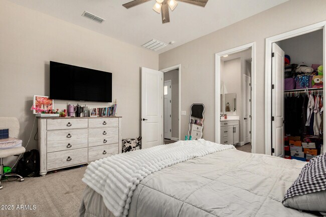 Building Photo - 5314 N 182nd Ln