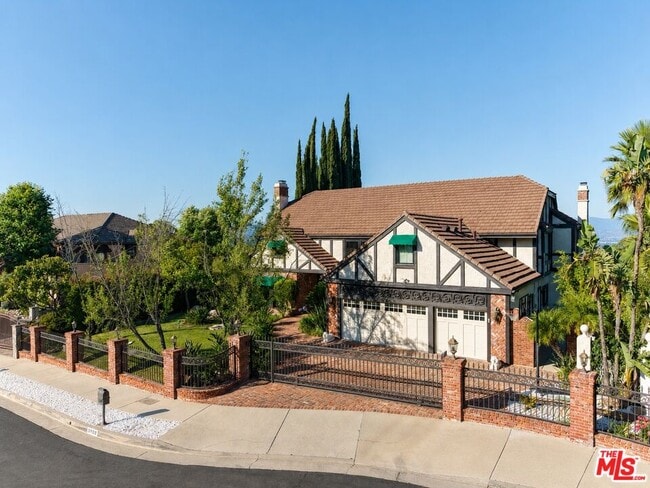 Building Photo - 3722 Alonzo Ave