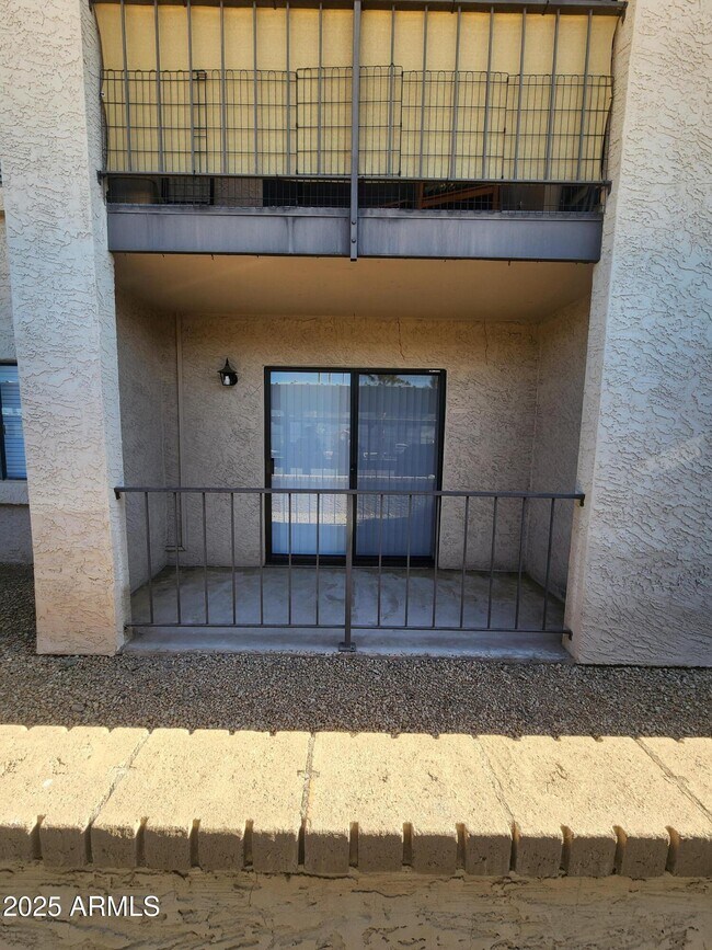 Building Photo - 3033 E Devonshire Ave