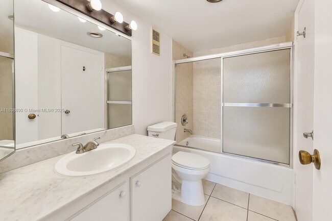 Building Photo - 1300 NE Miami Gardens Dr