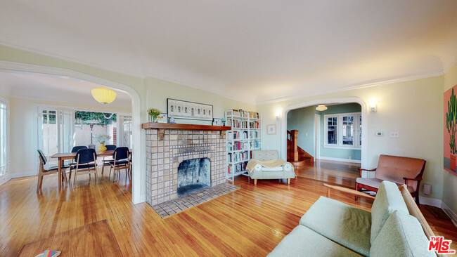Building Photo - 3627 Crestmont Ave