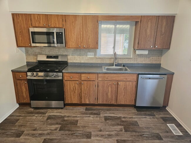 Building Photo - 7587 Lathers St