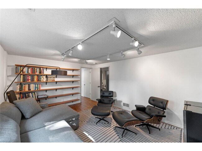 Building Photo - 4004 Upton Ave S