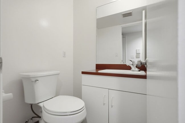 Building Photo - Spacious Two Bedroom Condo in Potrero Hill - Please Contact for Showing Availability!