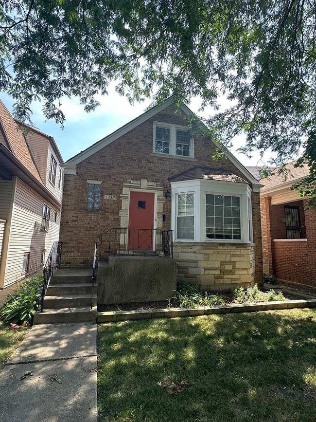 Building Photo - 5137 N Lowell Ave