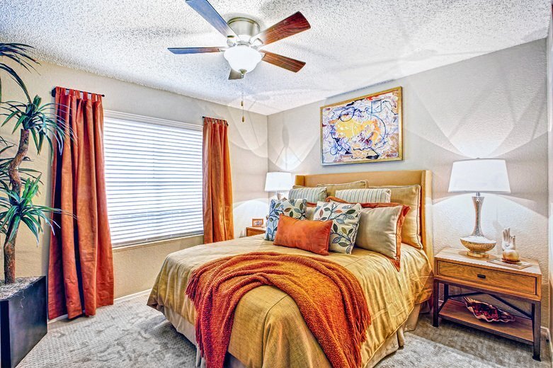 Building Photo - 2015 Cedar Bend Dr