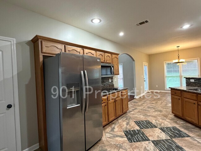 Building Photo - 3777 Pavilion Cir