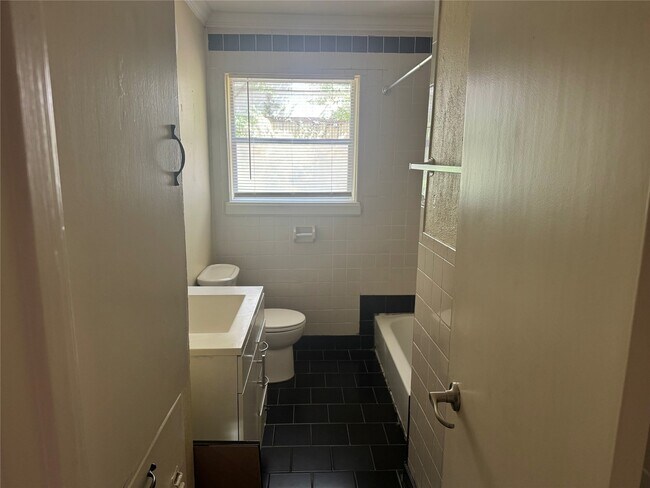 Building Photo - 6830 Langdon Ln