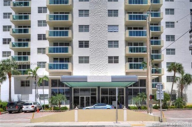 Building Photo - 3000 S Ocean Dr