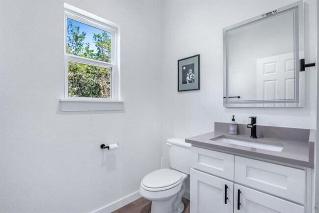 Building Photo - 2076 Dry Creek