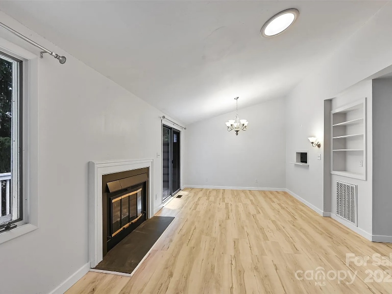 Building Photo - 71 Hollybrook Dr