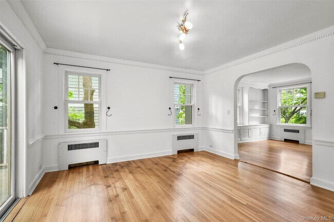 Building Photo - 721 Forest Ave