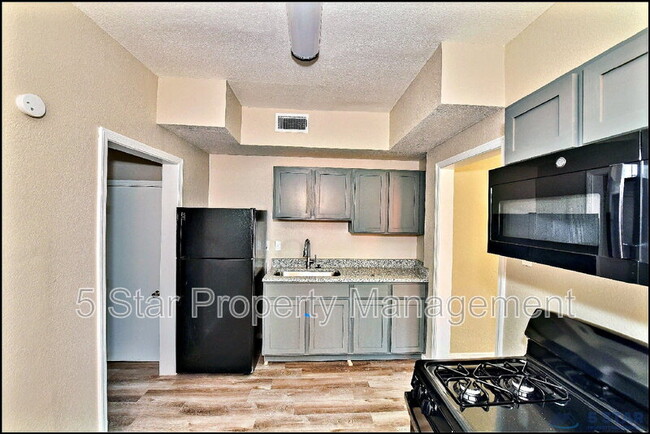 Building Photo - 615 Arizona Ave