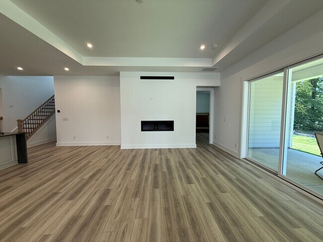 Building Photo - Beautiful 4 Bedroom Single Family Home