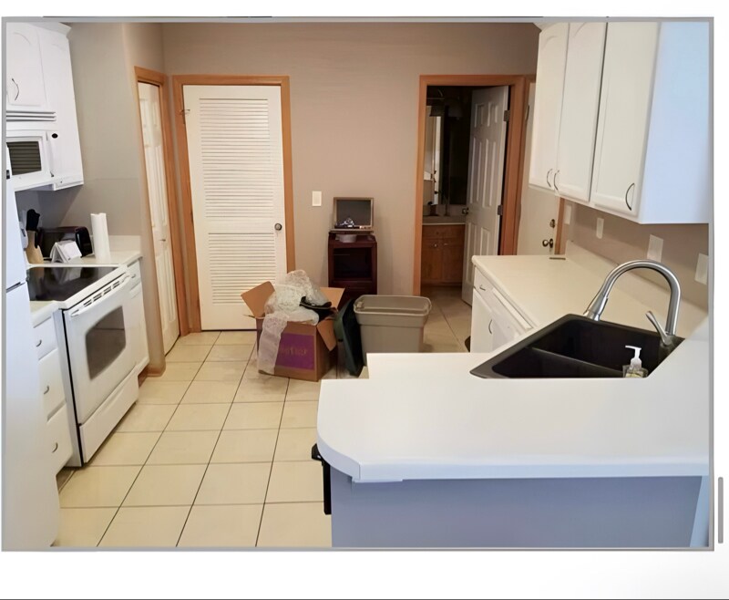 Building Photo - 1019 NE Greenview Dr