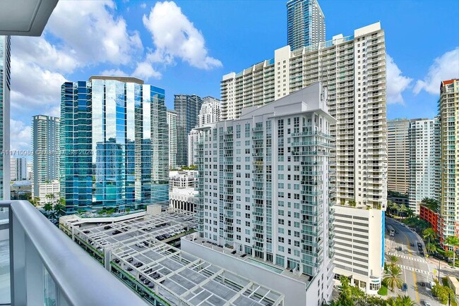 Building Photo - 1300 Brickell Bay Dr