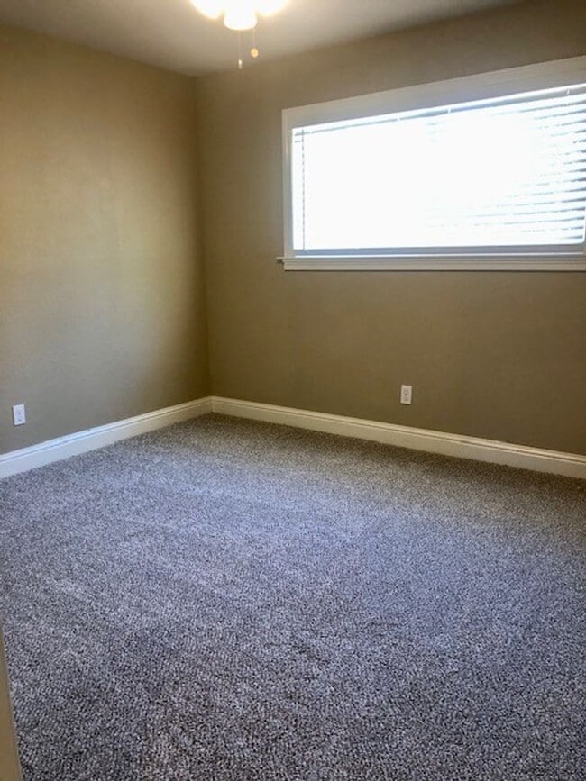 Building Photo - Nice 3 bed, 2 bath home in El Dorado Hills