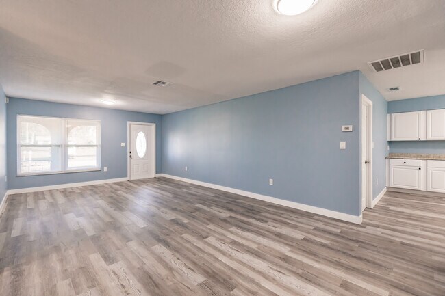 Building Photo - 22257 Yonkers Ave