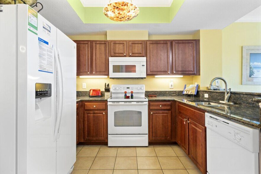 Building Photo - 1010 W Beach Blvd