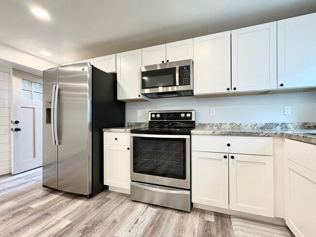 Building Photo - Remodeled 2 Bed / 1 Bath in West Valley – Bright, Modern & Move-In Ready with Parking