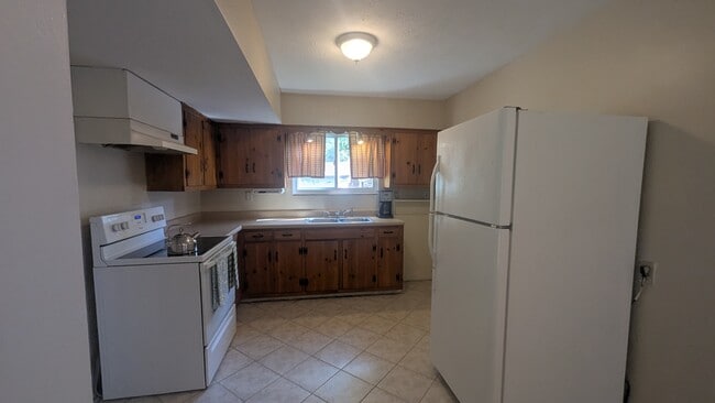 Kitchen - 3039 Dow Dr