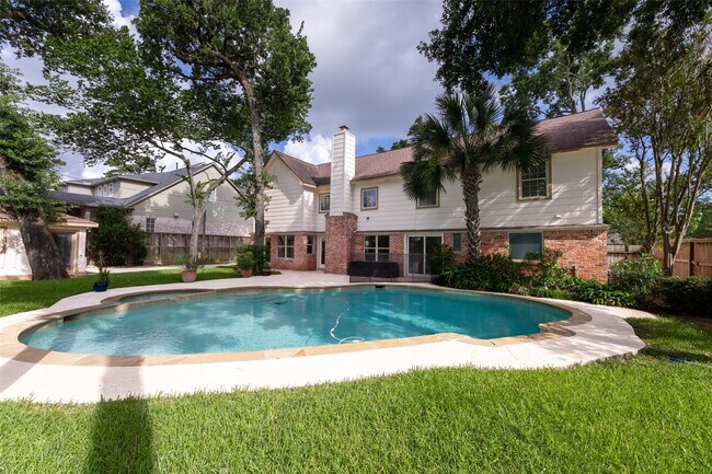 Building Photo - 14115 River Forest Dr