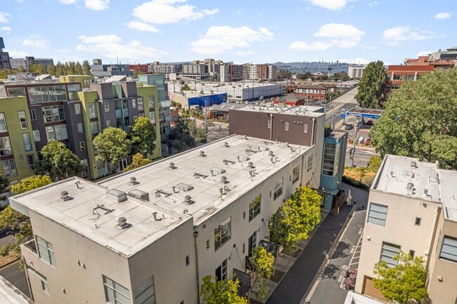 Building Photo - 1364 Powell St