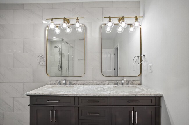 Building Photo - 2 Bedroom Unit in Midtown Neighborhood of Atlanta