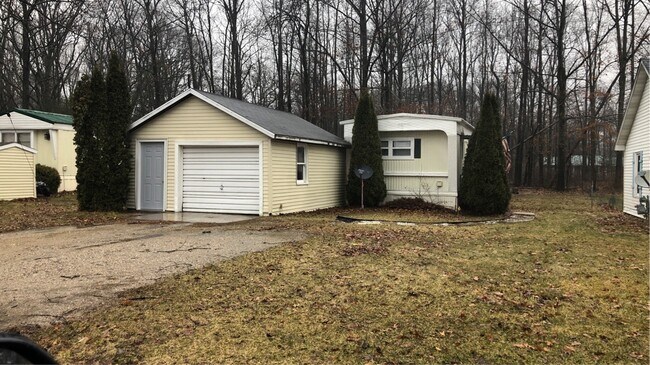 Building Photo - 19766 Park Rd