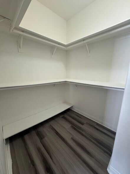 Building Photo - 1600 Perkins Ln
