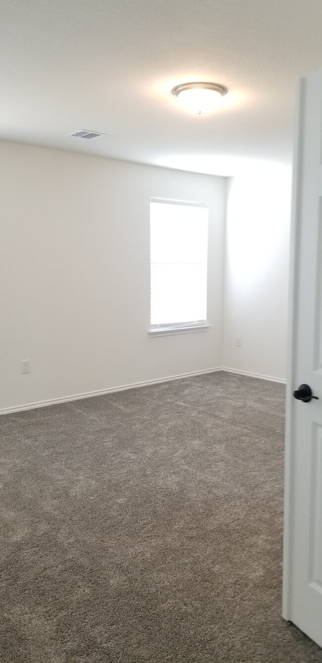 Building Photo - 6213 Albany Sleigh Dr