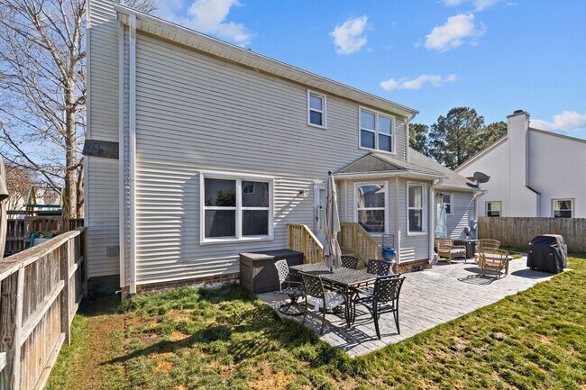 Building Photo - Spacious 4-Bed, 3-Bath Home in Virginia Beach!
