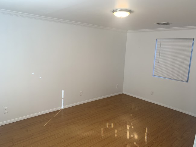 Building Photo - 1754 N Alexandria Ave