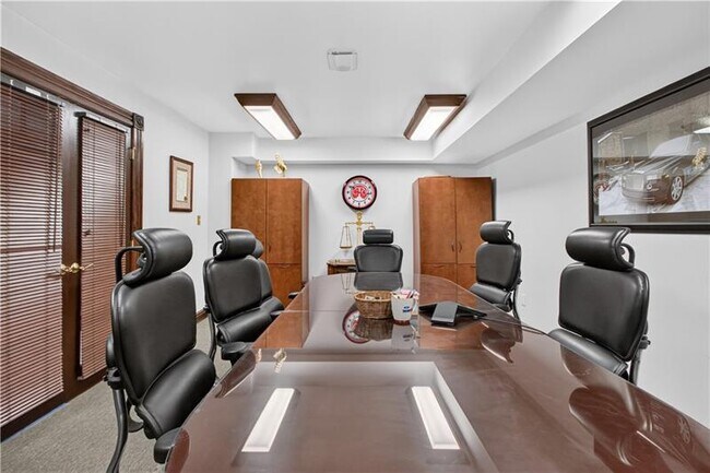 Building Photo - 7240 McKnight Rd