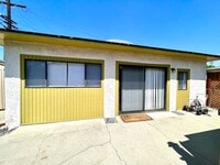 Building Photo - Charming Back House in the Heart of Clarem...