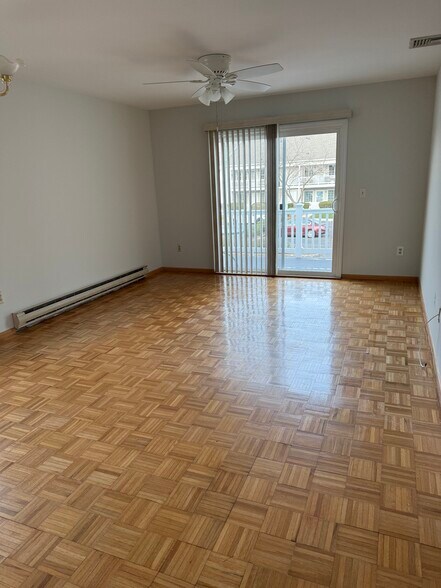 Building Photo - 80 Mountain Ct