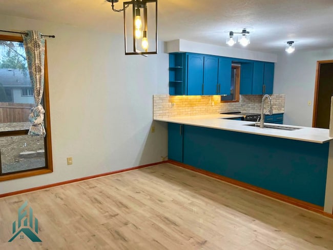 Building Photo - 3-bedroom, 2-bathroom house in Witham Hill