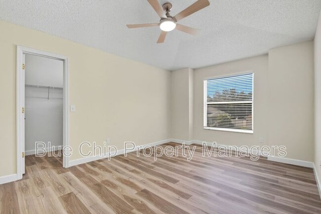 Building Photo - 12630 Lakebrook Dr