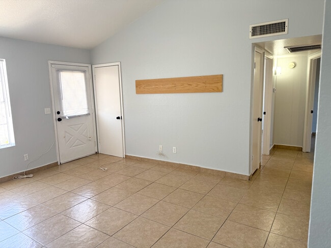 Building Photo - $1,400/mo