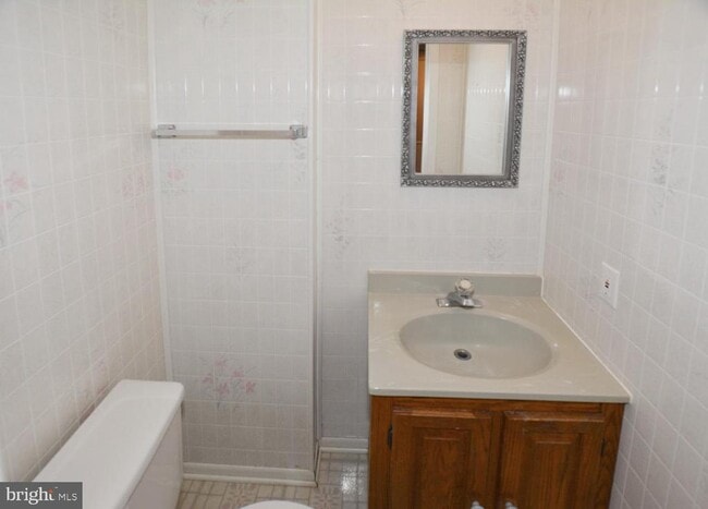 Building Photo - 8323 Stationhouse Ct