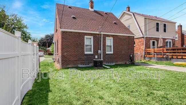 Building Photo - 1074 Moran Ave