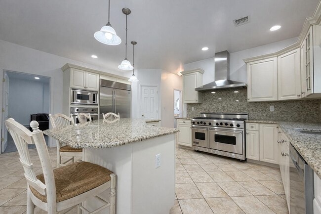 Building Photo - Stunning house for rent!!! With a pool!