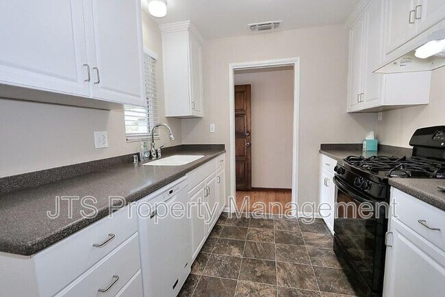 Building Photo - 10624 Chardonay Dr