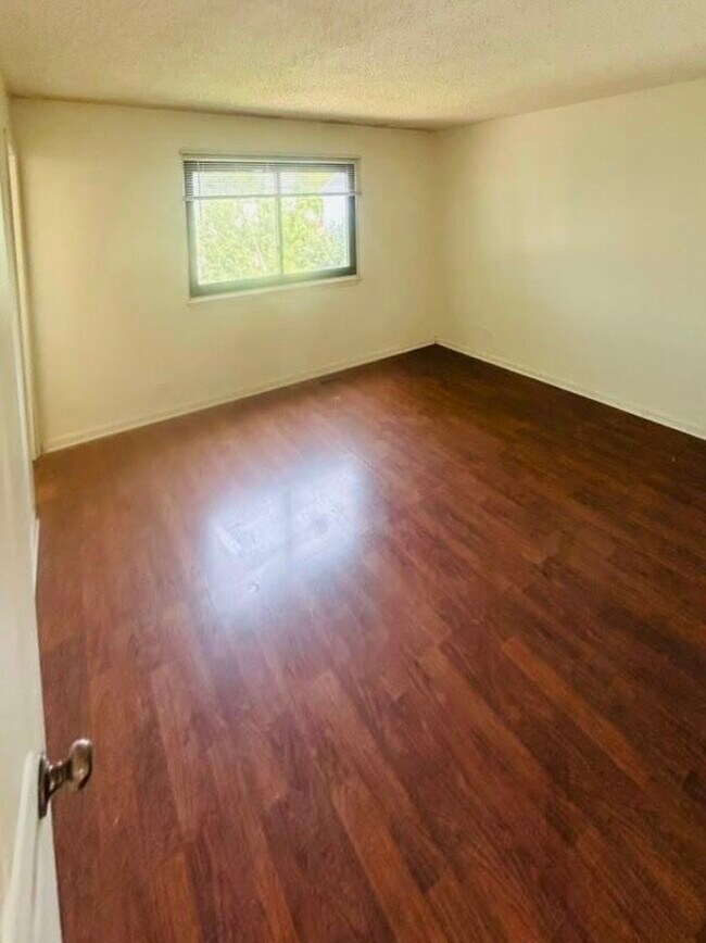 Building Photo - 1744 DeForest Ln
