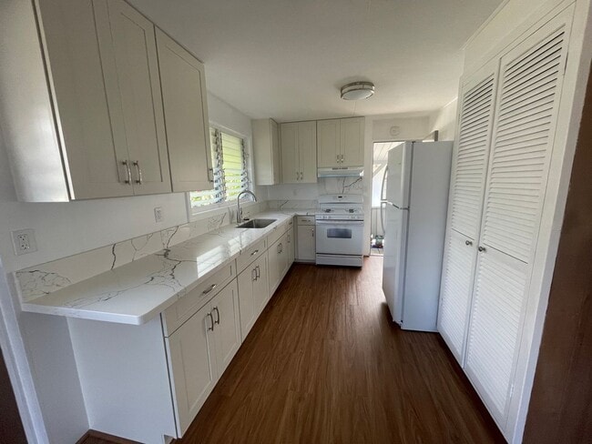 Building Photo - 212 Pakohana St