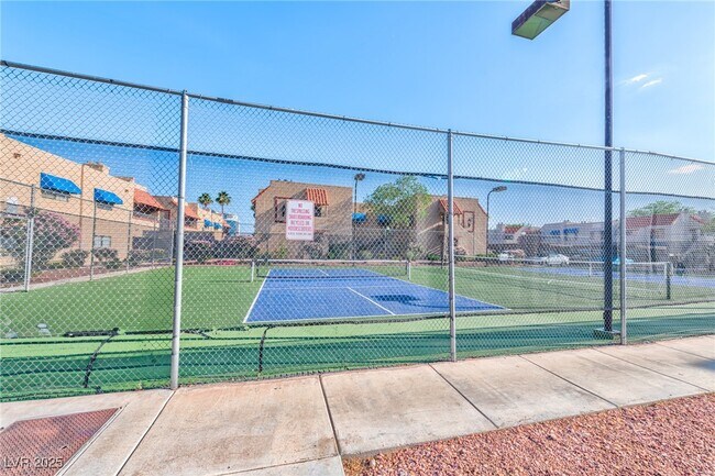 Building Photo - 4150 Sanderling Cir