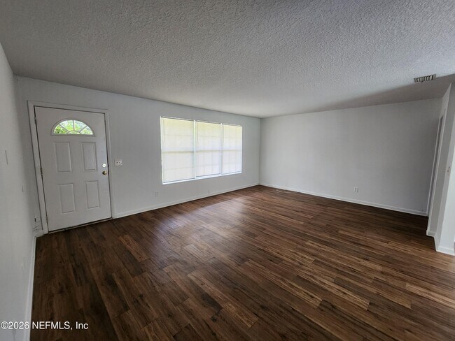 Building Photo - 1721 Hawaii Dr E