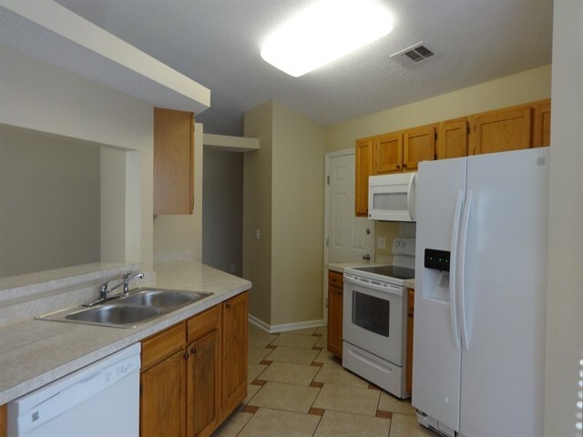 Building Photo - 3 Mallorys Ct