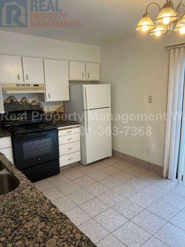 Building Photo - 835 S 835 E