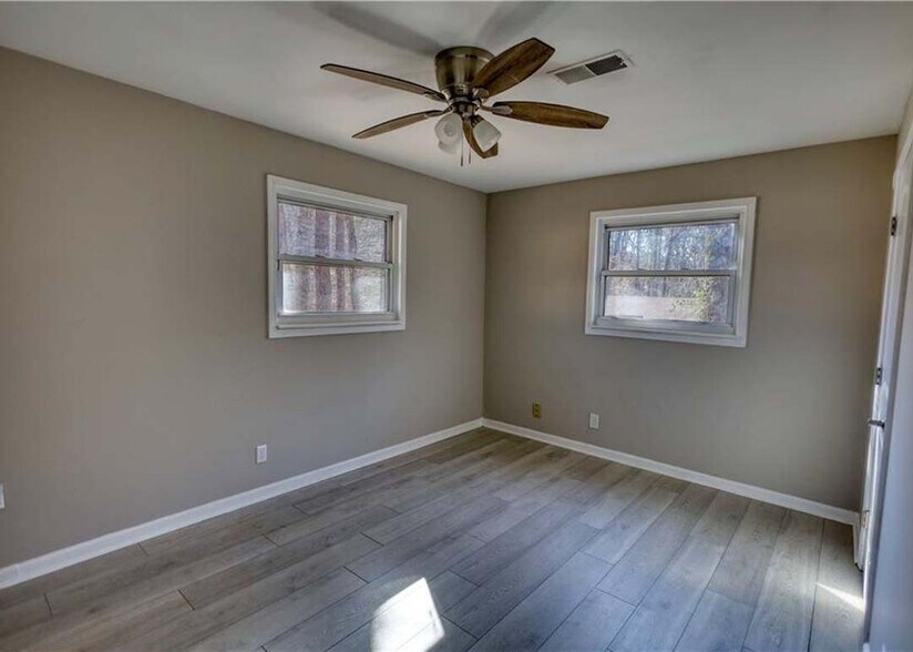 Building Photo - 115 Hollybrook Rd